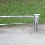 Poškození cyklo pumpy na Sokolském ostrově vandalovi neprošlo