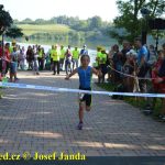 Nevyhráli, přesto se radovali. Mladí triatlonisté ve fotogalerii