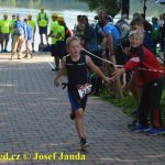 Nevyhráli, přesto se radovali. Mladí triatlonisté ve fotogalerii