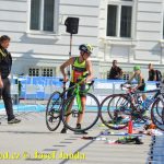 Nevyhráli, přesto se radovali. Mladí triatlonisté ve fotogalerii