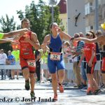 Nevyhráli, přesto se radovali. Mladí triatlonisté ve fotogalerii