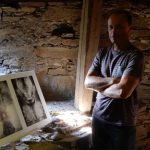 Potvory od Černovického potoka zdobí kamenné zdi strážního hradu