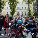 Účastníci srazu veteránů v neděli vyrazili z Chýnova na vyjížďku do Kamenice nad Lipou