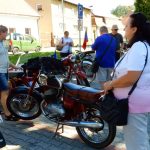 Účastníci srazu veteránů v neděli vyrazili z Chýnova na vyjížďku do Kamenice nad Lipou