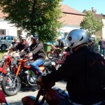 Účastníci srazu veteránů v neděli vyrazili z Chýnova na vyjížďku do Kamenice nad Lipou