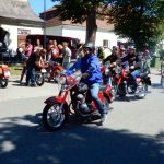 Účastníci srazu veteránů v neděli vyrazili z Chýnova na vyjížďku do Kamenice nad Lipou