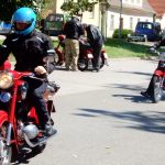 Účastníci srazu veteránů v neděli vyrazili z Chýnova na vyjížďku do Kamenice nad Lipou