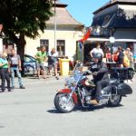 Účastníci srazu veteránů v neděli vyrazili z Chýnova na vyjížďku do Kamenice nad Lipou