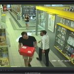 Policie hledá muže, který z pošty poslal podvodný balík