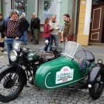 Přes nepřízeň počasí přijelo do Veselí na sto historických vozidel
