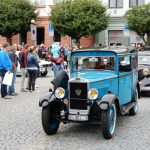 Přes nepřízeň počasí přijelo do Veselí na sto historických vozidel