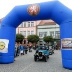 Přes nepřízeň počasí přijelo do Veselí na sto historických vozidel