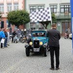 Přes nepřízeň počasí přijelo do Veselí na sto historických vozidel