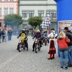 Přes nepřízeň počasí přijelo do Veselí na sto historických vozidel