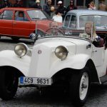 Přes nepřízeň počasí přijelo do Veselí na sto historických vozidel