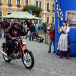 Přes nepřízeň počasí přijelo do Veselí na sto historických vozidel