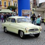 Přes nepřízeň počasí přijelo do Veselí na sto historických vozidel