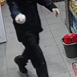 Loupežné přepadení čerpací stanice v Písku. Policie hledá řidiče, kteří jeli okolo