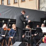 Koncert symfonického orchestru Bolech nadchl táborské náměstí