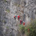 Lezecké skupiny a letečtí záchranáři cvičili ve skalách a nad vodou