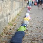 Na Kamenném mostě vznikl papučový řetěz