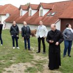 Veselská věž už je kompletní. Na své místo se vrátil i kříž