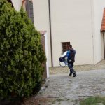 Veselská věž už je kompletní. Na své místo se vrátil i kříž