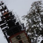 Veselská věž už je kompletní. Na své místo se vrátil i kříž