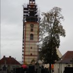Veselská věž už je kompletní. Na své místo se vrátil i kříž