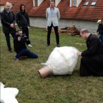 Veselská věž už je kompletní. Na své místo se vrátil i kříž