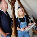 Návštěvníci obdivovali obrazy na dvorku v Oboře