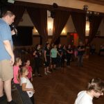 Festival Obrok s lektory, bálem a dortem pro opičky.