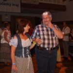 Festival Obrok s lektory, bálem a dortem pro opičky.