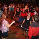 Festival Obrok s lektory, bálem a dortem pro opičky.