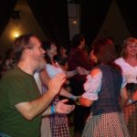 Festival Obrok s lektory, bálem a dortem pro opičky.