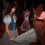 Festival Obrok s lektory, bálem a dortem pro opičky.