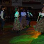 Festival Obrok s lektory, bálem a dortem pro opičky.
