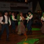 Festival Obrok s lektory, bálem a dortem pro opičky.