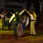 Festival Obrok s lektory, bálem a dortem pro opičky.