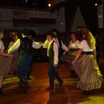 Festival Obrok s lektory, bálem a dortem pro opičky.