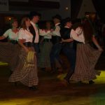 Festival Obrok s lektory, bálem a dortem pro opičky.