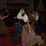Festival Obrok s lektory, bálem a dortem pro opičky.