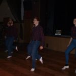 Festival Obrok s lektory, bálem a dortem pro opičky.