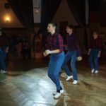 Festival Obrok s lektory, bálem a dortem pro opičky.