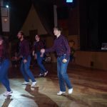 Festival Obrok s lektory, bálem a dortem pro opičky.