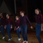 Festival Obrok s lektory, bálem a dortem pro opičky.