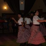 Festival Obrok s lektory, bálem a dortem pro opičky.