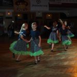 Festival Obrok s lektory, bálem a dortem pro opičky.