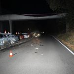 Řidič svojí jízdou poškodil dalších pět aut, od nehody odešel. Škoda je přes půl milionu