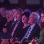 V zámecké jízdárně na Hluboké hejtmanka ocenila osobnosti kraje Zlatými šupinami